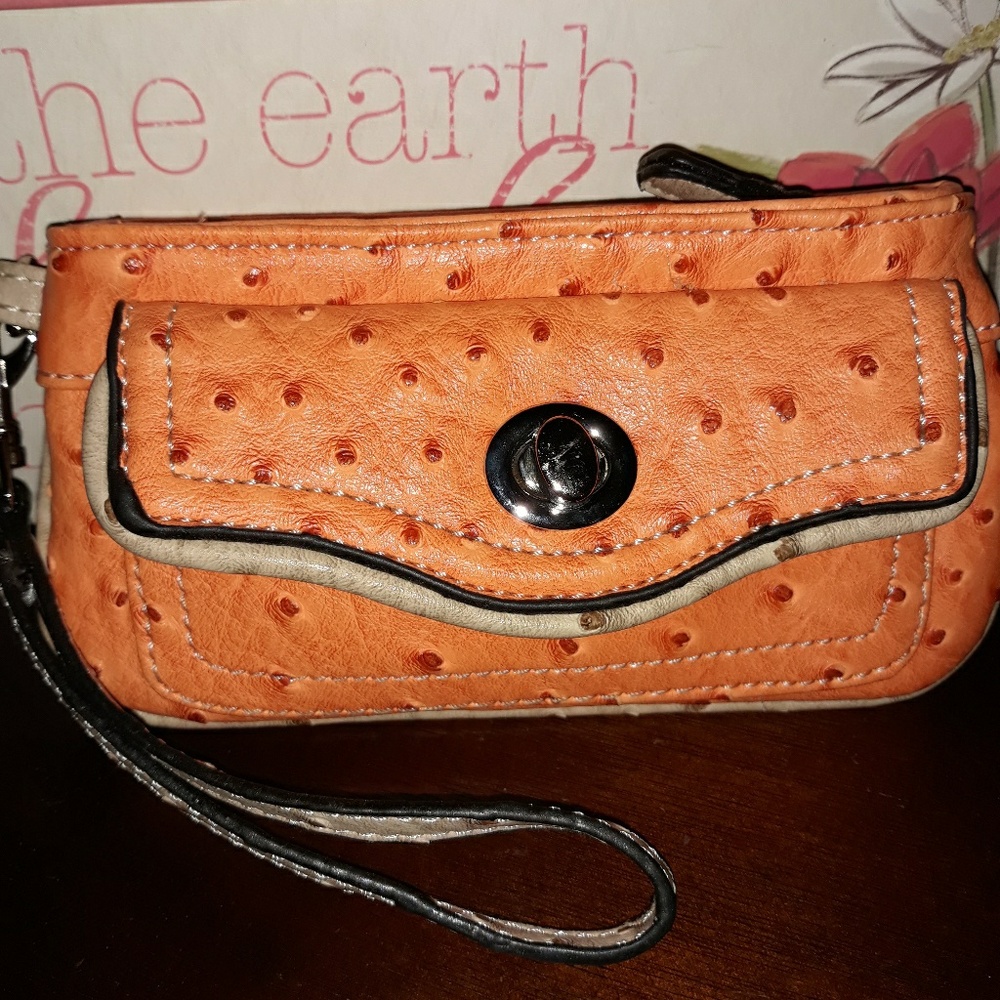 Cara wristlet